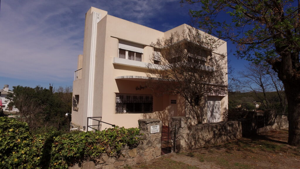 Casona & Museo dedicada a la memoria de la cancionista Ada Falcón en Salsipuedes, Córdoba, Argentina
